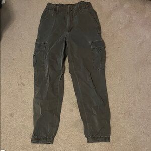 American Eagle Outfitters Women's Straight Leg Cargo Pants - army green